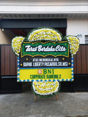 Papan Bunga Duka di Muara Wis