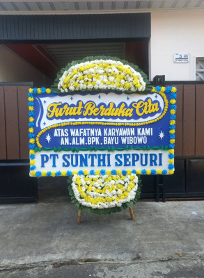 Papan Bunga Duka di Muara Wis