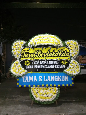 Papan Bunga Duka di Muara Wis